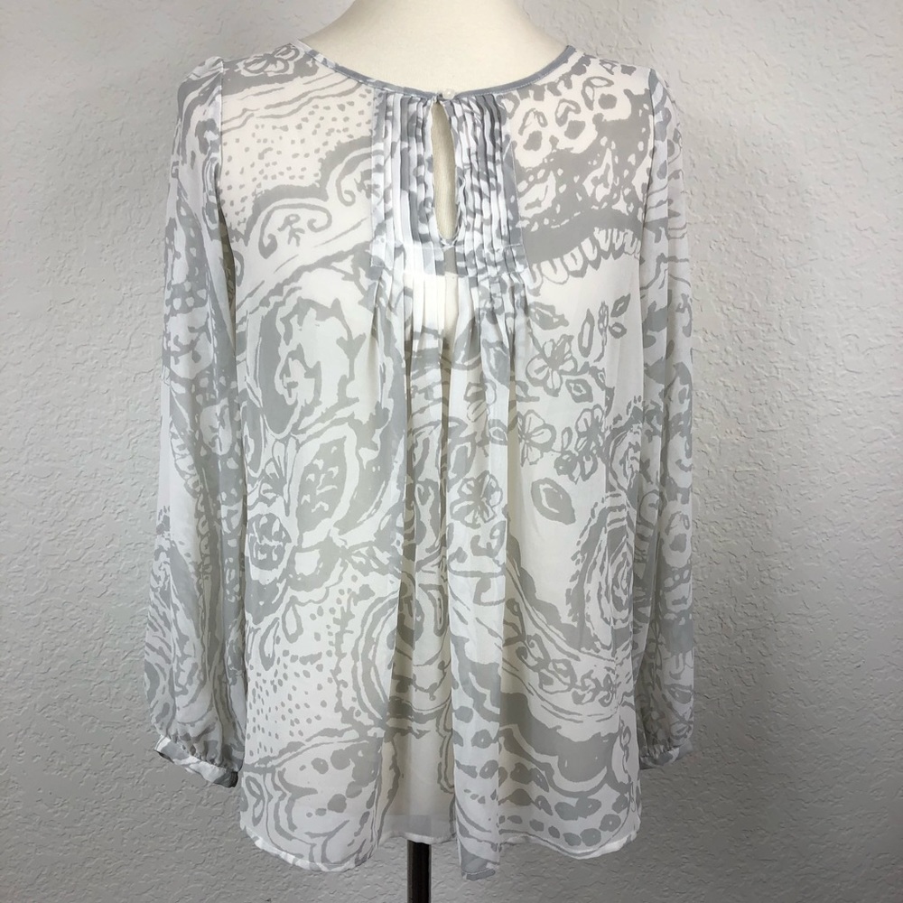 Cabi Pintuck and Pleated Pleasant Gray & White Floral Semi Sheer Blouse Sz XS
